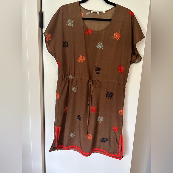 Never worn silky dress - Picture 1 of 1